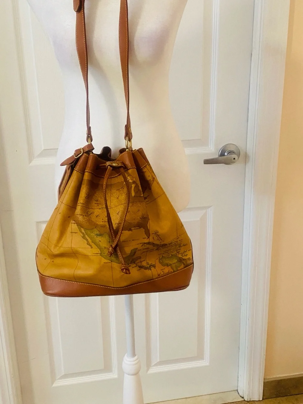 Alviero Martini Drawstring  bucket crossbody bag